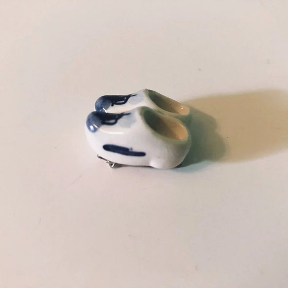 Vintage Holland  Souvenir Pin Miniature Clogs Dutch Travel - Picture 2 of 7